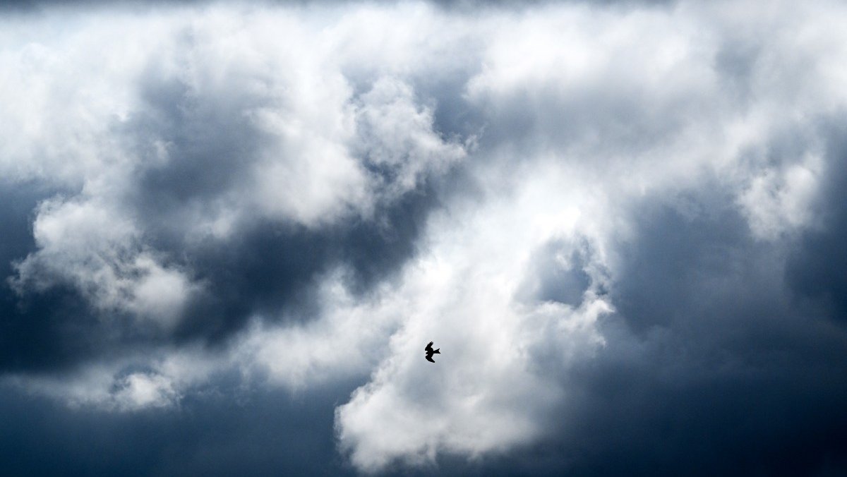 Τοπικές βροχές, ελαφρά χιονόπτωση και παγετός στα ορεινά