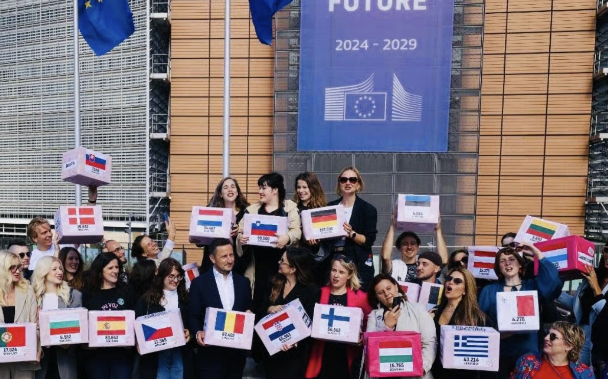 Κομισιόν: Πράσινο φως σε χρήση κονδυλίων για δωρεάν αμβλώσεις